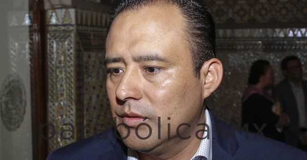 Llama presidente del Congreso a Eduardo Rivera para pedir licencia