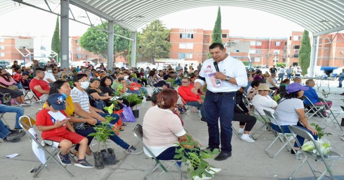 Cumple Armenta compromisos en Agua Santa