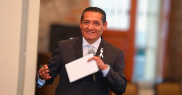 Deja Fernando Cort&eacute;s su cargo como Coordinador General de Comunicaci&oacute;n Social