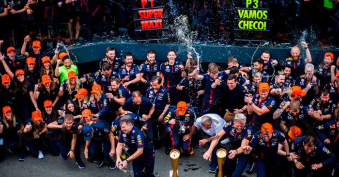 Remonta Checo P&eacute;rez y termina tercero; Max Verstappen gana el GP de Austria