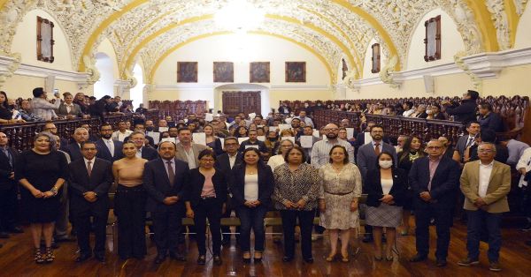 Entrega BUAP 225 definitividades a trabajadores no acad&eacute;micos