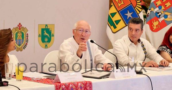 Da positivo Ken Salazar a Covid-19; se reunió la semana pasada con AMLO