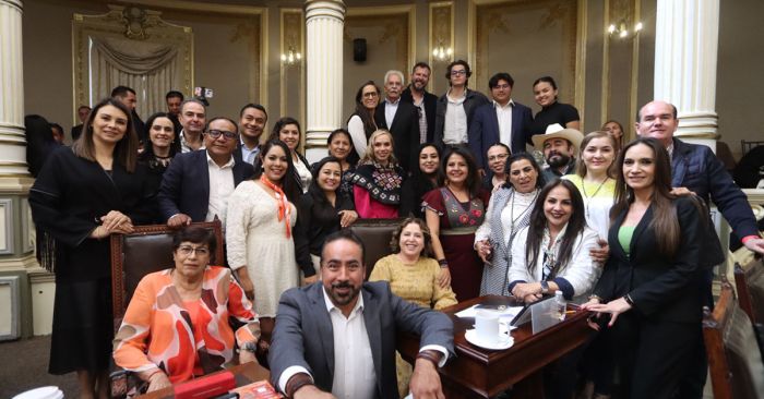 Participó LXI Legislatura en entrega de la Medalla “Carmen Serdán”