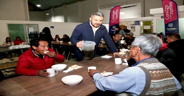 Ofrece SMDIF Puebla  cena de fin de año a personas en situación vulnerable