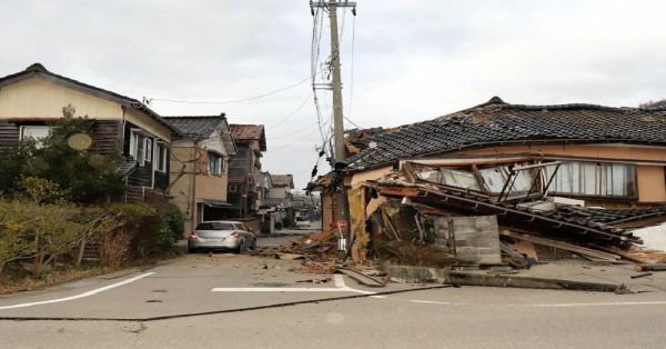 Piden personas atrapadas bajo escombros en Japón ayuda por X