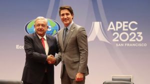 Dialoga López Obrador con primer ministro de Canadá