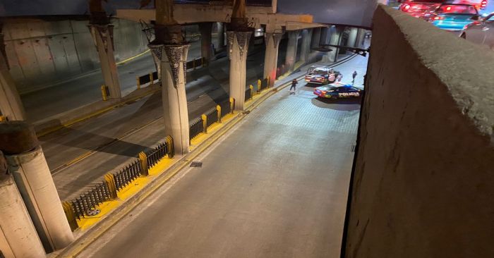 Muere joven tras volcar su autom&oacute;vil en el distribuidor Ju&aacute;rez-Serd&aacute;n