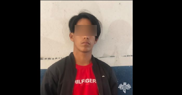 Detienen en Tulcingo a hombre y menor de edad en auto robado