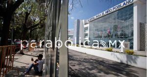 Echan a familias que esperan enfermos en inmediaciones del Hospital del Niño Poblano