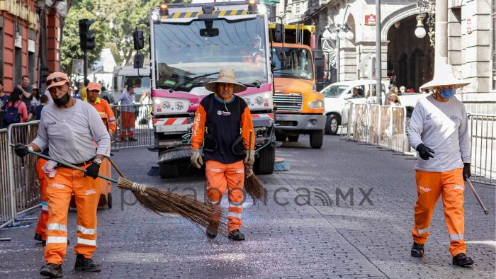 Limpian naranjitas vialidades tras desfile de la Revolución