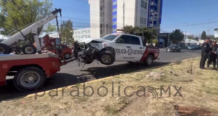 Choca patrulla de Policía Estatal en Boulevard Forjadores