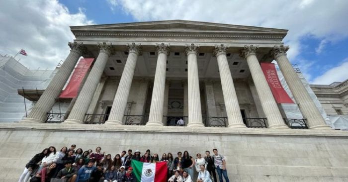 Continúan estudiantes del Benavente varados en Londres, fueron timados