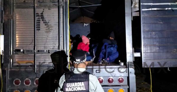 Rescata Guardia Nacional 40 migrantes hacinados dentro de un camión en Veracruz