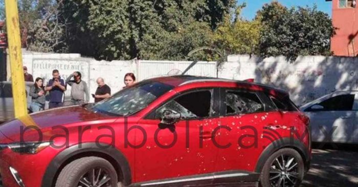 Mueren 2 personas en una balacera afuera de una preparatoria en Sonora