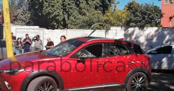 Mueren 2 personas en una balacera afuera de una preparatoria en Sonora