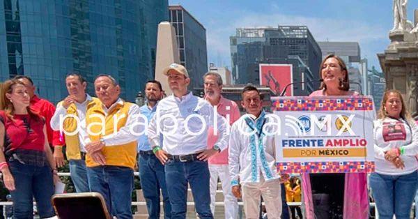 Se congregan priistas, panistas y perredistas poblanos ante unci&oacute;n de X&oacute;chitl G&aacute;lvez