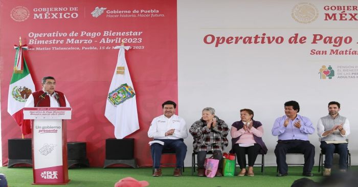 Entregan apoyos de Bienestar en San Matías Tlalancaleca