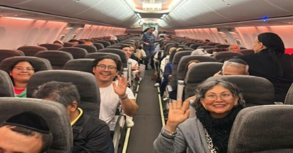 Sale el primer avión de la Sedena con 135 mexicanos rescatados de Israel