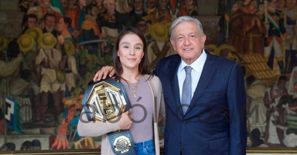 Recibe AMLO a campeona de UFC, Alexa Grasso en Palacio Nacional