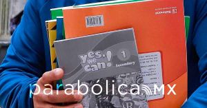 Libros de texto en Puebla: no son comunistas: Ibero; que no los quemen, pide el PAN