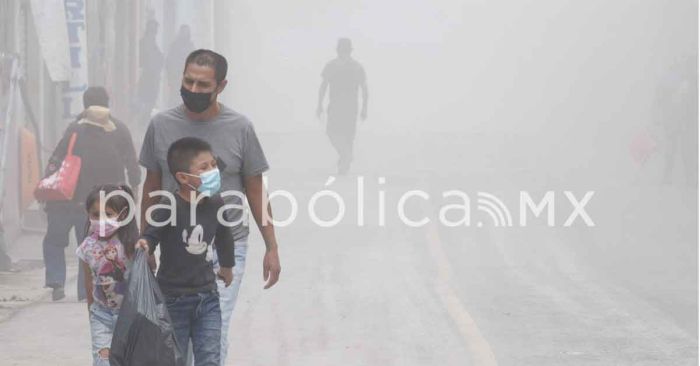 Atienden a más de 200 pacientes por afectaciones ante la caída de ceniza del Popocatépet