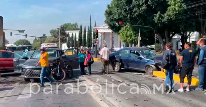 Aparatoso accidente cierra la 11 Sur y RUTA