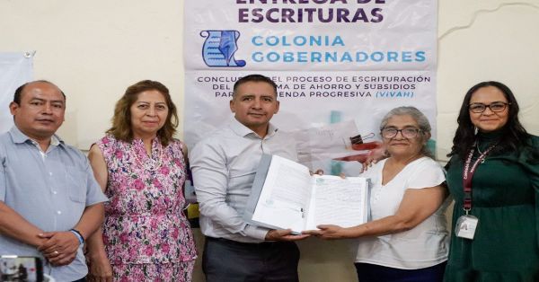 Entregan escrituras a familias de la Colonia Gobernadores en San Andrés Cholula