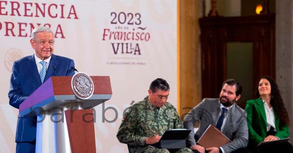 Defiende AMLO a Luis Crescencio Sandoval ante señalamiento por compra de departamento y viajes