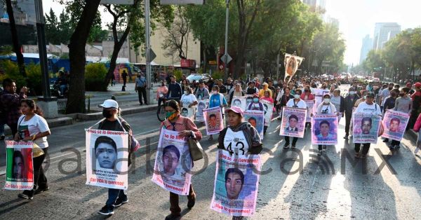 Detienen a 9 policías involucrados en el caso Ayotzinapa