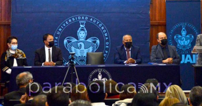 Preside Lilia Cedillo el Segundo Informe de Labores del director de la Facultad de Lenguas