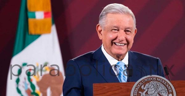 Felicita López Obrador a Guillermo del Toro por ganar el Oscar con su versión de Pinocho