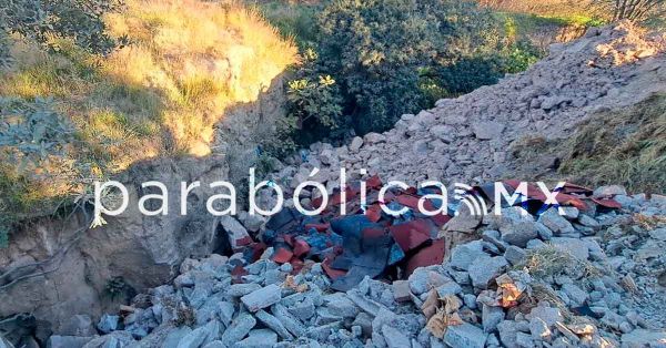 Denuncian pobladores de San Sebasti&aacute;n Aparicio tiradero de escombro en faldas de La Malinche