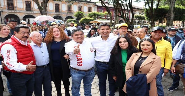 Entregan apoyos a familias en San Pedro Cholula