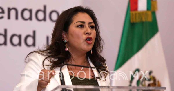 Reúne Nadia Navarro a senadores de oposición en Puebla