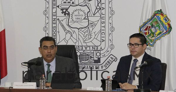 Condena gobernador homicidio de familia en Zoquitl&aacute;n