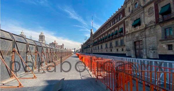 “La derecha es muy violenta”, justifica AMLO vallas metálicas en Palacio Nacional