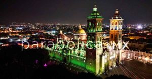 Asiste Sergio Salomón al encendido de Catedral por la Fundación de la Ciudad de Puebla