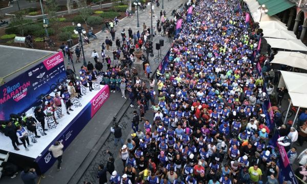 Participan casi 3 mil corredores en medio maratón de Puebla