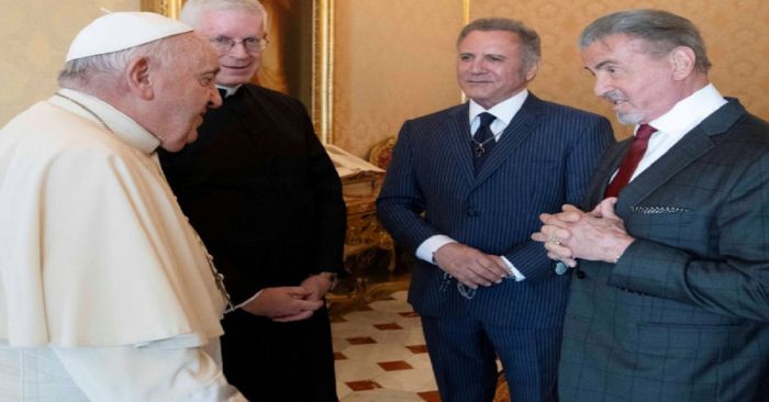Acude Sylvester Stallone a conocer al papa Francisco