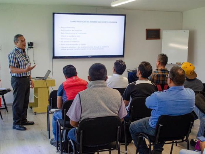 Mediante capacitaciones a operadores, SMT fortalece transporte seguro e inclusivo