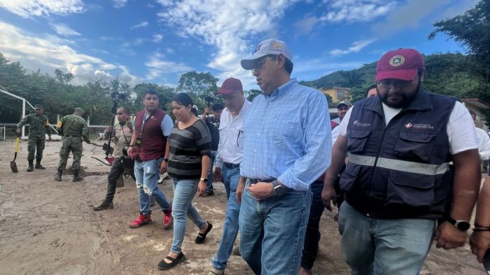 Acude Sergio Salomón a Venustiano Carranza para verificar daños por inundaciones