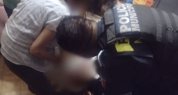 Salvan Polic&iacute;as a menor de morir ahogado en la colonia Chula Vista