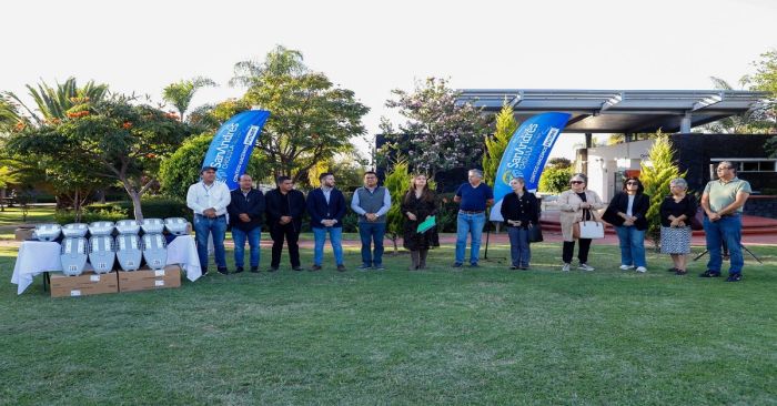Entrega ayuntamiento de San Andrés Cholula 100 luminarias en Lomas de Angelópolis II