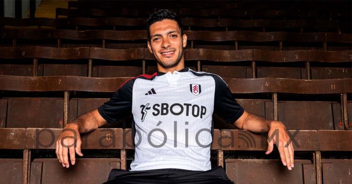 Presenta Fulham a Raúl Jiménez como su nuevo jugador