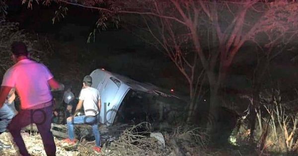 Deja volcadura de autobús en Nayarit 18 muertos