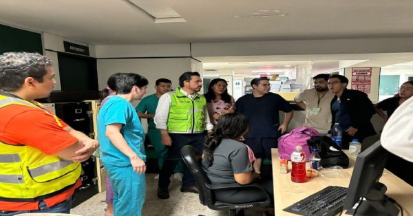 Supervisa director del IMSS hospitales en zonas afectadas por huracán ‘Otis’