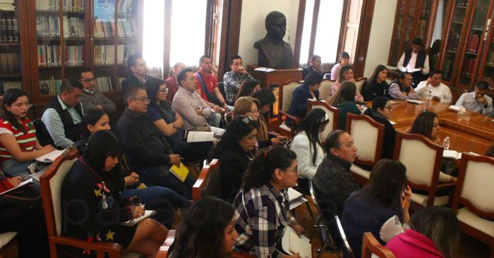 Capacitan a personal del Congreso en gestión y administración documental