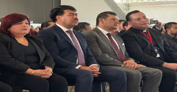 Acompaña Armenta la unción del nuevo Obispo Auxiliar de Puebla