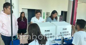 Conocen alumnos del Tec de Monterrey el prototipo de boleta electrónica: INE Puebla