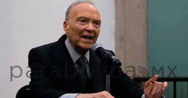Reaparece fiscal Gertz-Manero tras problemas de salud